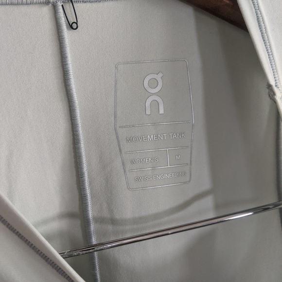 NEW On Movement Tank in Mineral Size Medium - Picture 3 of 4